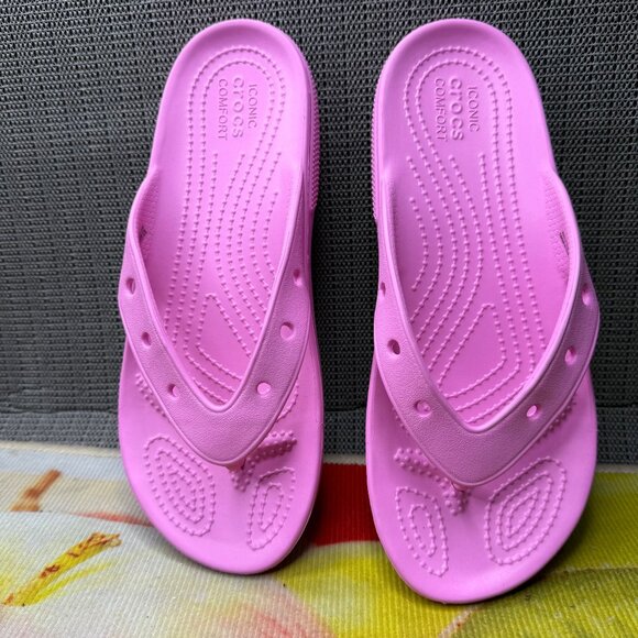 Crocs Womens Size 7 Pink Flip Flops Iconic Lightweight Durable Summer Sandals - Picture 2 of 7